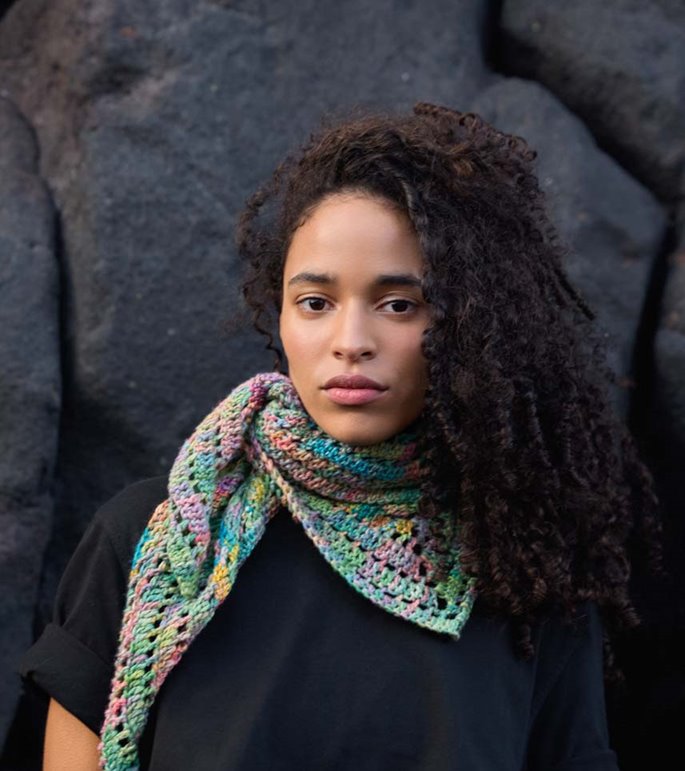 Lana Grossa HEKLET TREKANTSKJERF (1 NØSTE) Cotonella Multi - Hekleopskrift (NO)